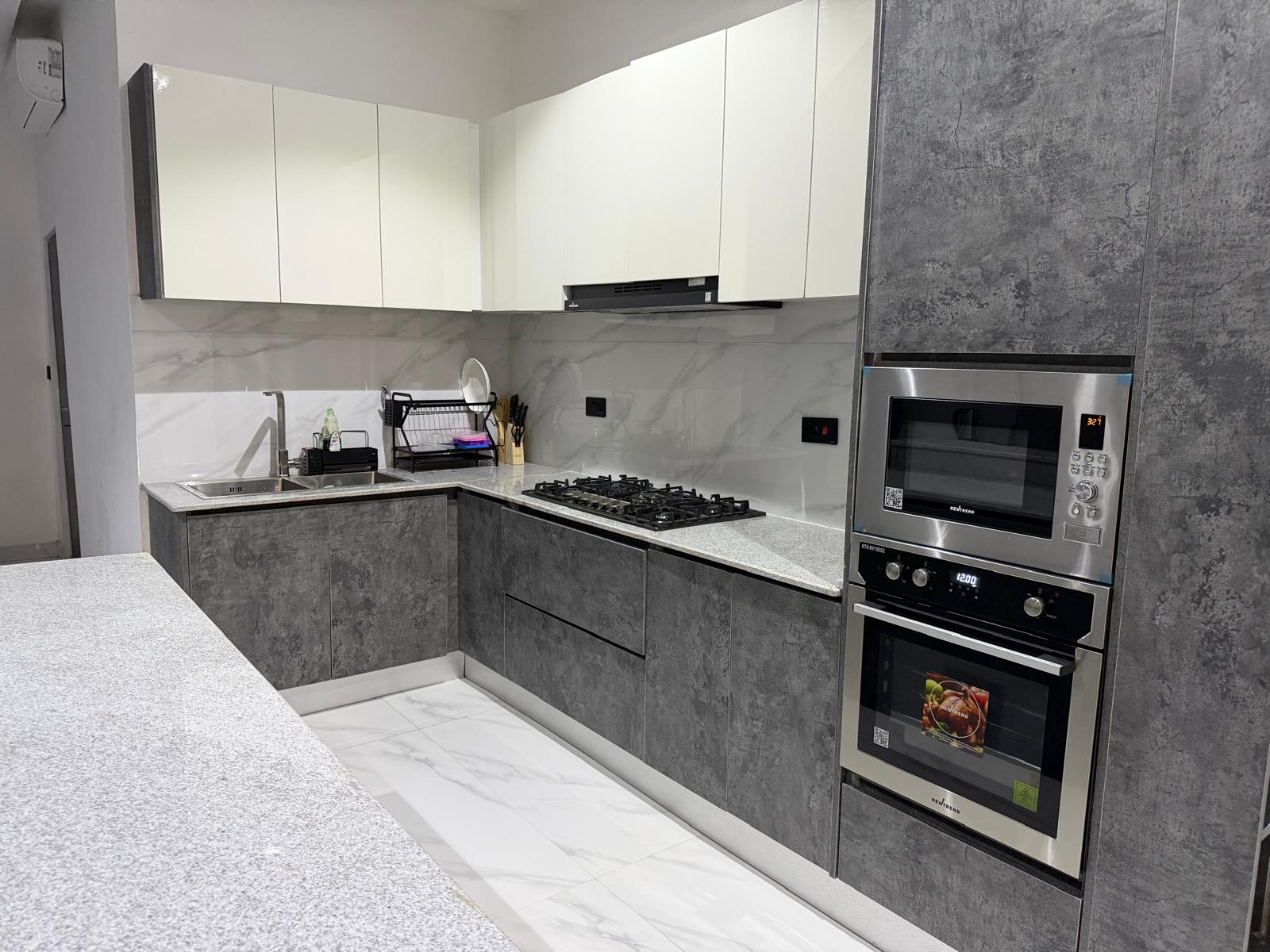 Gas hob and built-in oven