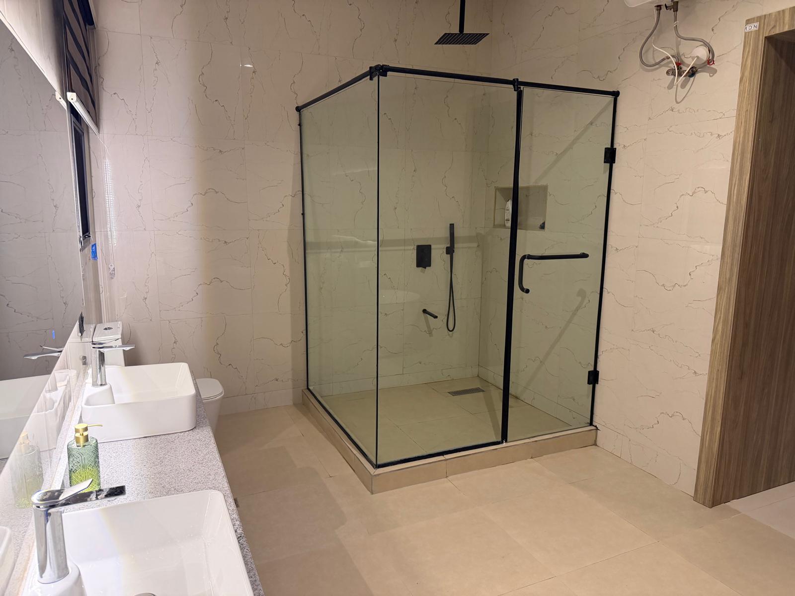 Glass-enclosed rainfall shower