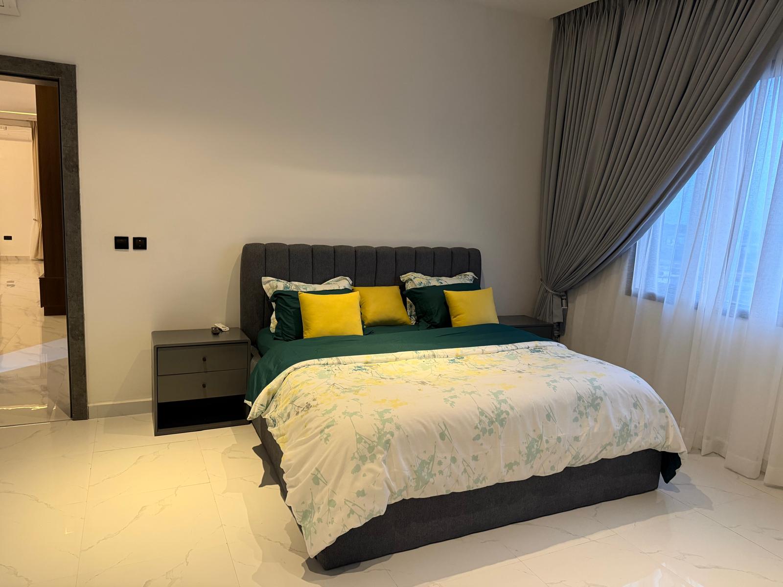 Lower Level Guest Bedroom — Super King