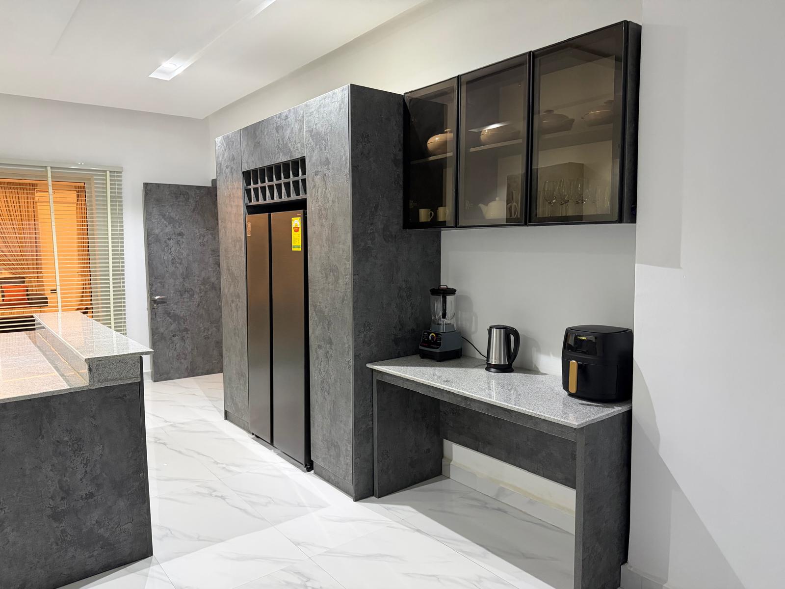 Fridge freezer and airfryer